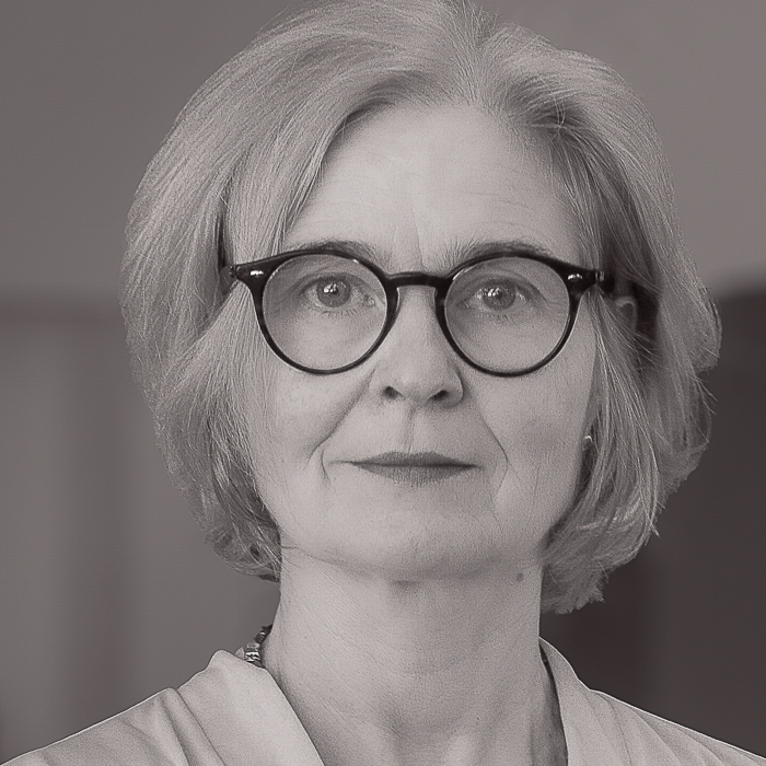 Barbara Kapelari  - Den Musen reicht es, Sie fotografieren selber und stellen sich vor...