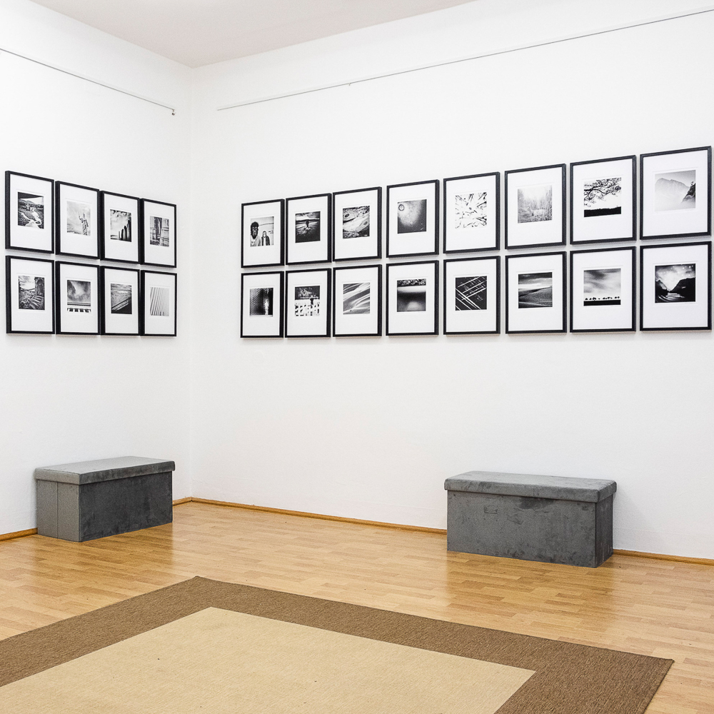 
EXHIBITION CLASS
Konzeptionelle Fotografie - Von der Idee zur Ausstellung


Lehrgang

Start 10. Jän. 2026 
Gemeinschafts-Ausstellung
(Winter-Ausstellung 2025 - 2026)



20.11.2025 - 5.2.2026

Ausstellung
Hanns Frei

16.10.2025 - 13.11.2025